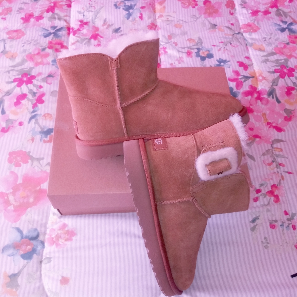 UGG Mini Bailey Fluffy Buckle Boots - Picture 4 of 10